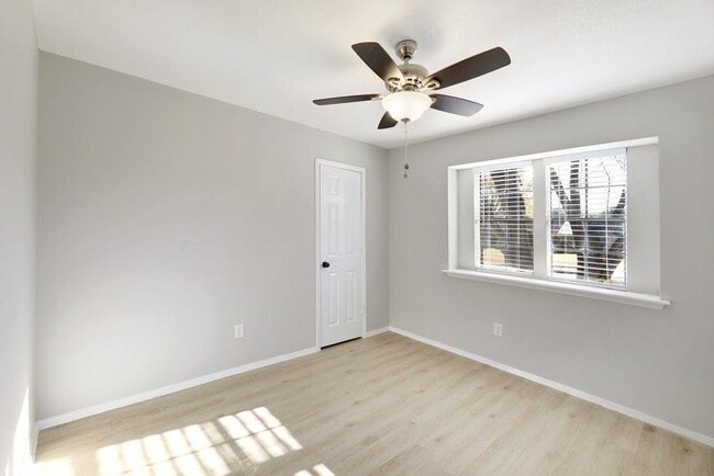 Building Photo - 1214 Doonesbury Dr