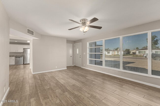 Building Photo - 2025 E Don Carlos