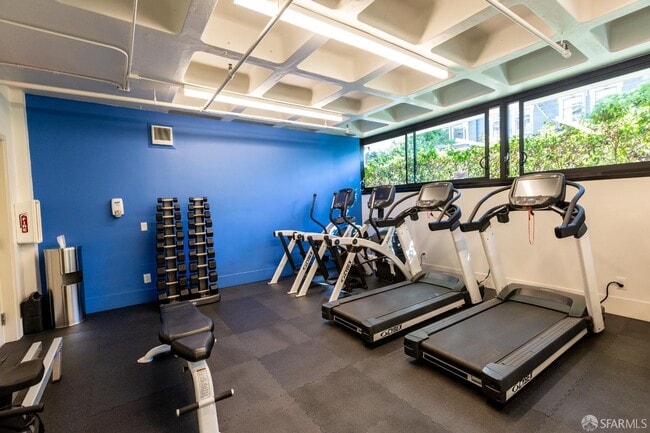 Building Photo - 2200 Sacramento St