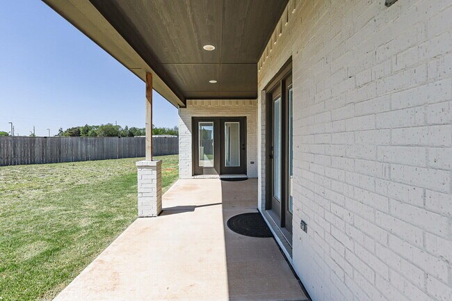 Building Photo - 5825 Grinnell St