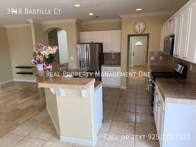 Building Photo - 3918 Bastille Ct