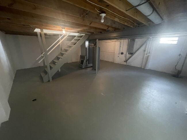 Building Photo - 953 S Spring Rd
