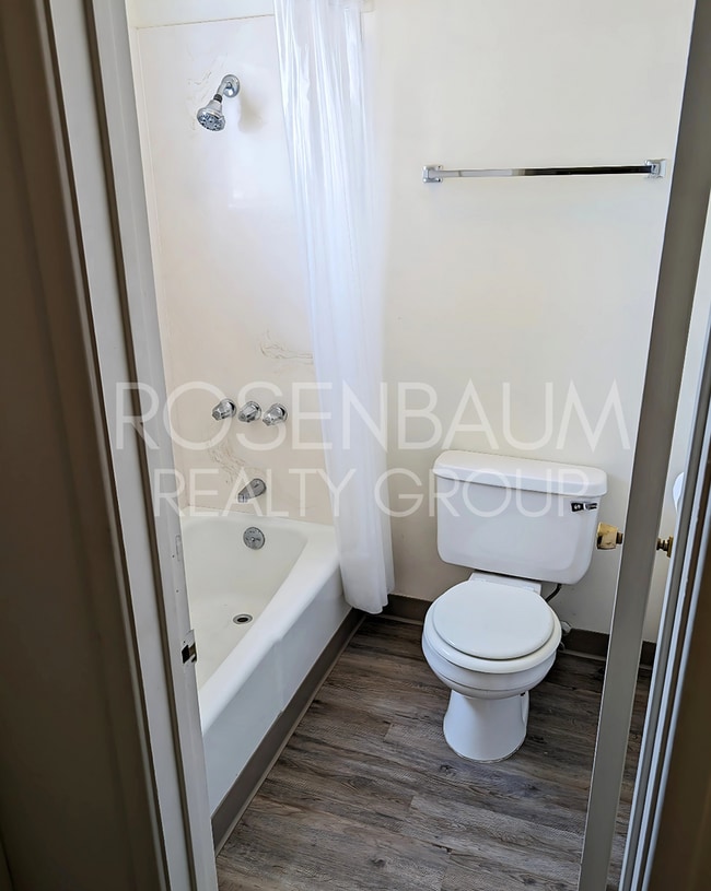 Building Photo - Cute and cozy 1-bedroom, 1-bath downstair ...