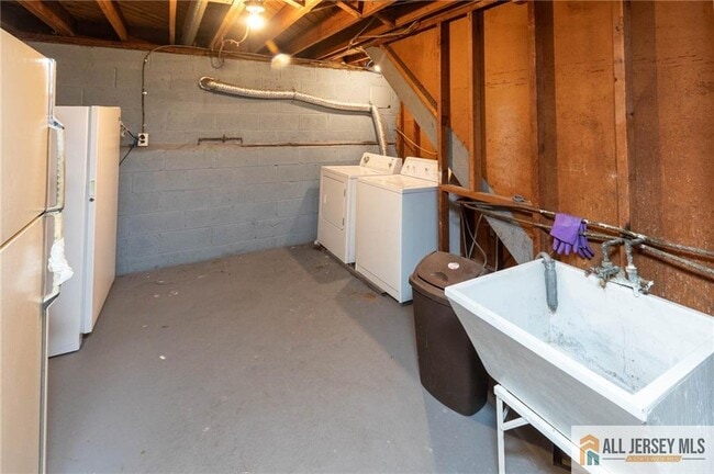 Building Photo - 10 Eardley Rd