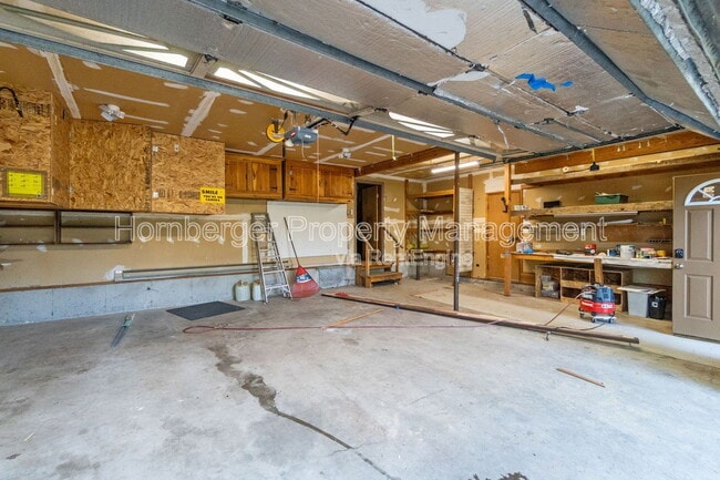 Building Photo - 1407 W Spring Ln