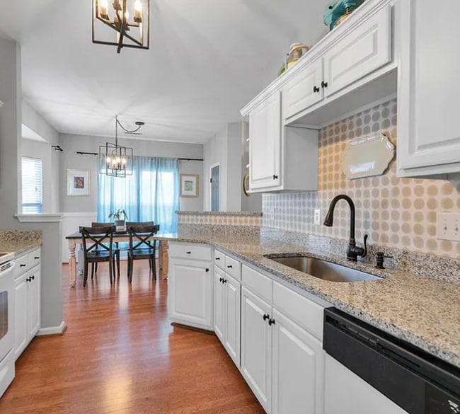 Building Photo - Spacious 2BR/1.5BA Townhome in Prime Greer!