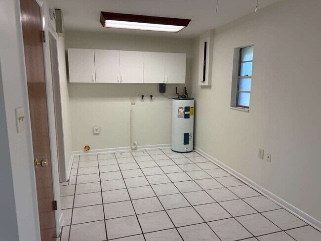 Building Photo - "Charming 2-Bedroom Retreat with optional studio on Coral Avenue – Cozy Comfort Awaits in Kissimm...