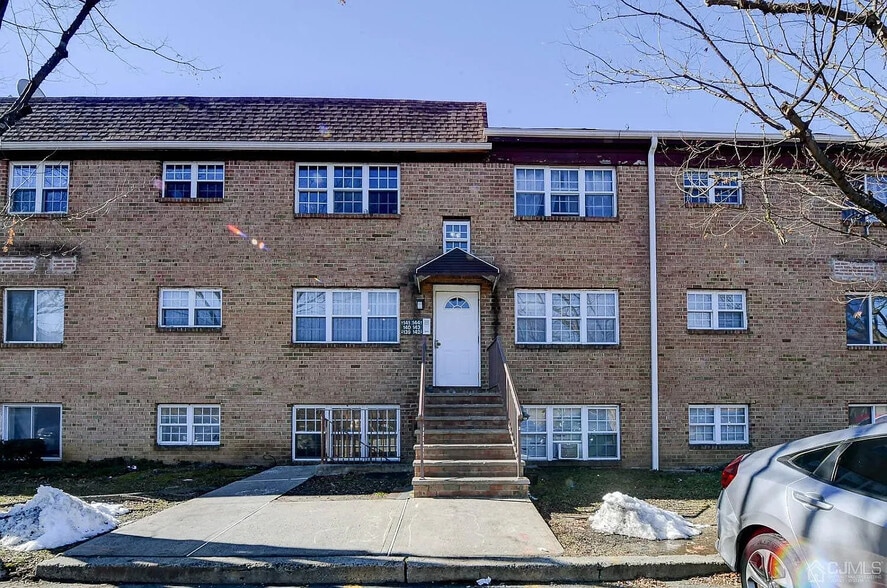 Primary Photo - 143 College Dr
