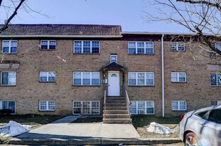 Building Photo - 143 College Dr