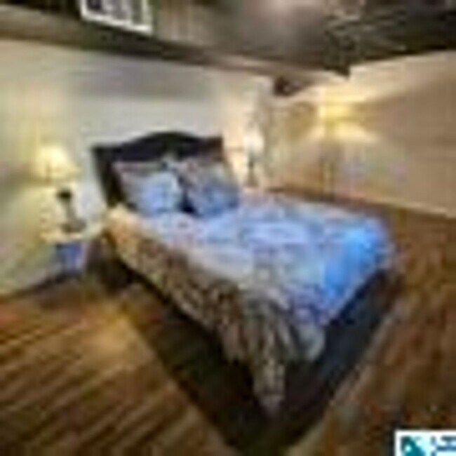 Building Photo - Charming 4 Bedroom, 1 Bathroom house