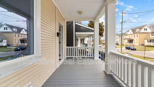 Building Photo - 417 W 30th St