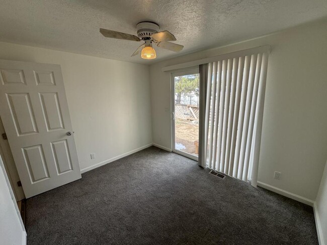 Building Photo - 6825 Lotus St
