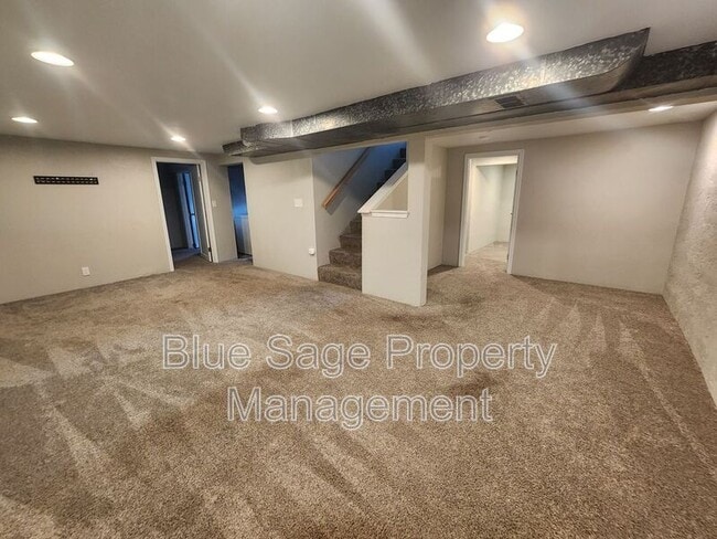Building Photo - 812 W 13th St