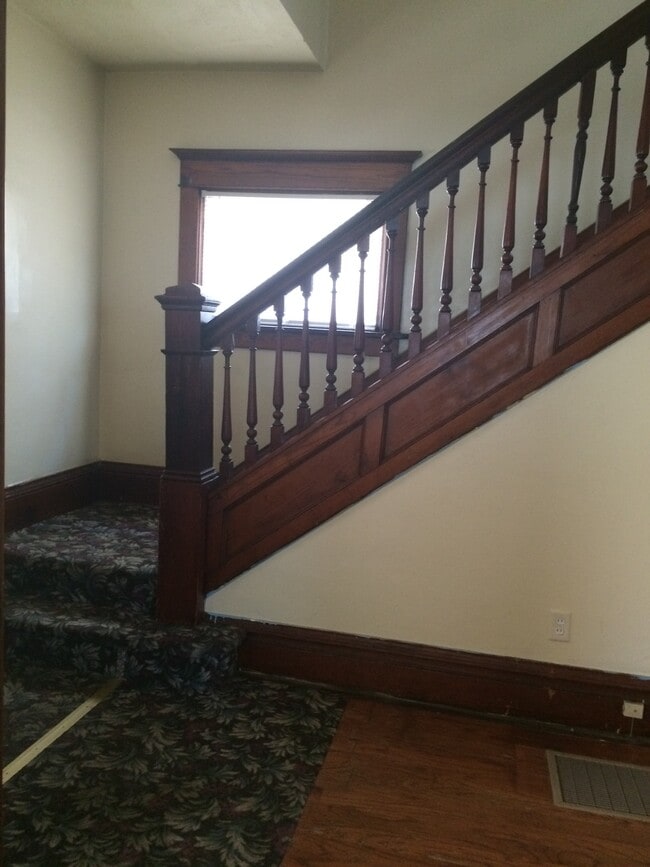 Building Photo - 419 Bayard St