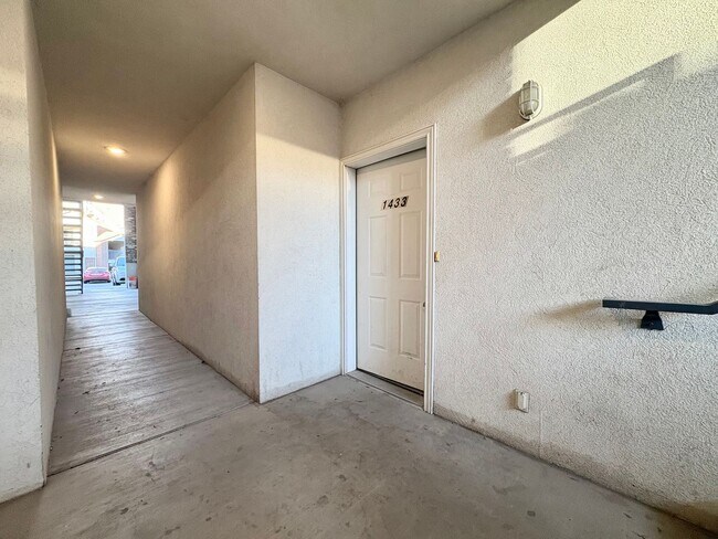 Building Photo - Lakeview Orem Living – 3 Bed Near UVU