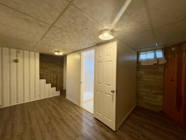 Building Photo - 5781 Edgepark Rd