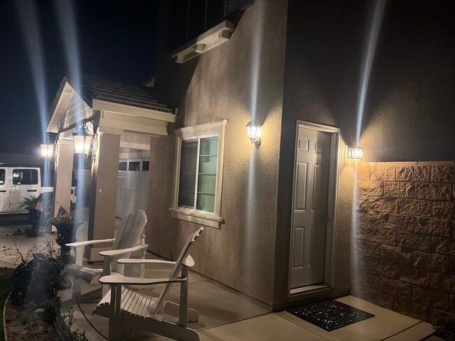 Building Photo - 300 White Gate Pl