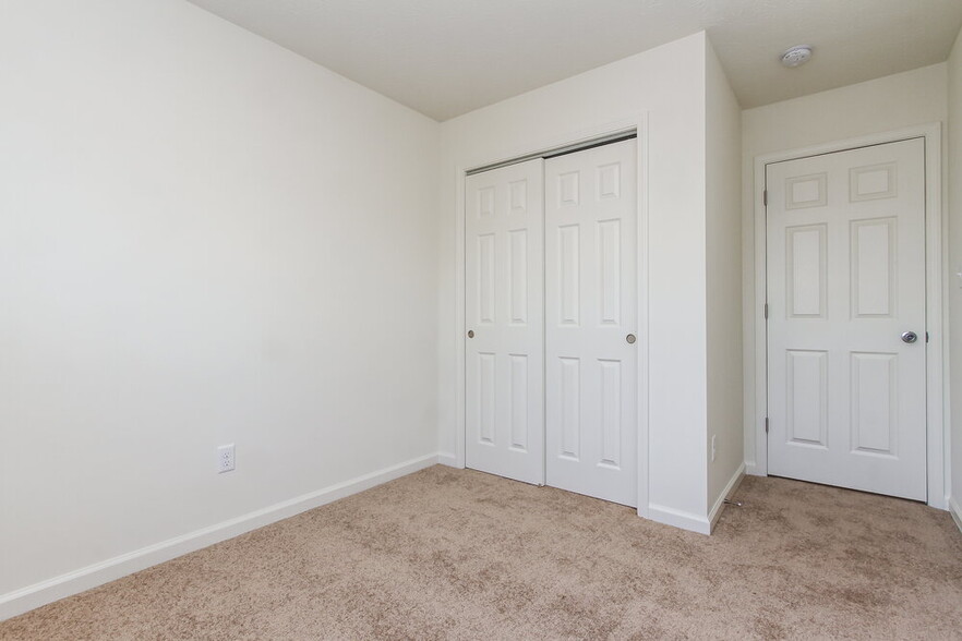 Building Photo - 8104 Grove Berry Way