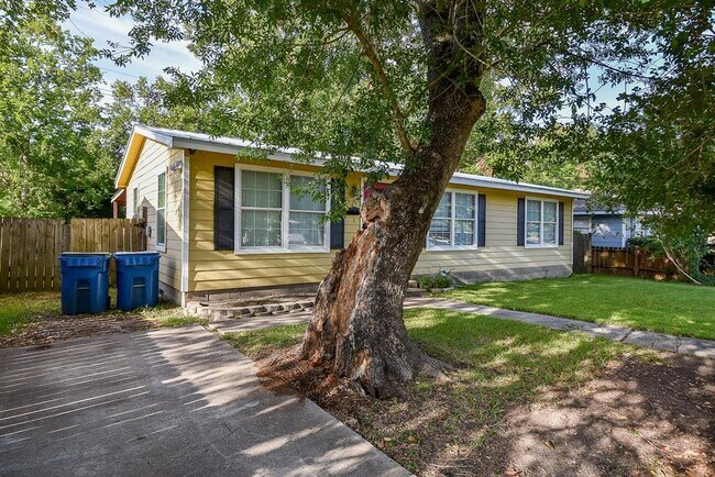 Primary Photo - 1105 Avenue D