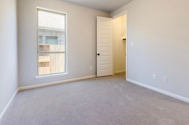 Building Photo - 5034 Morrison Dr