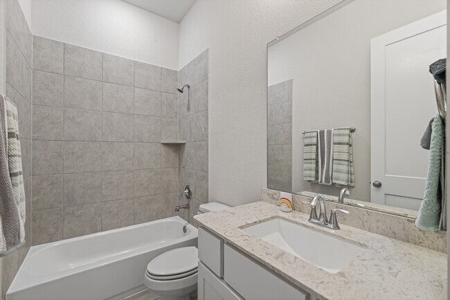 Building Photo - 10561 Lake Palmetto Dr