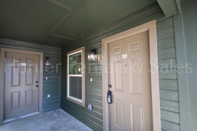 Building Photo - 1811 Elkins Ave