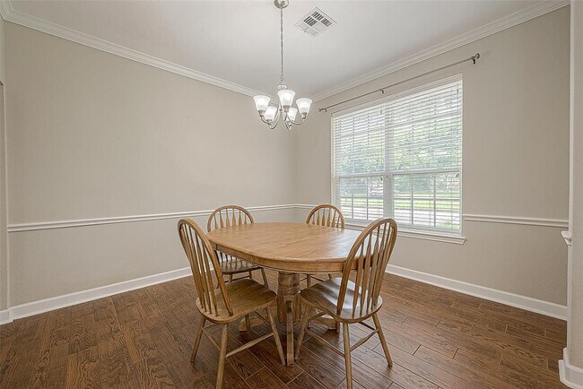 Building Photo - 1618 Savannah Dr