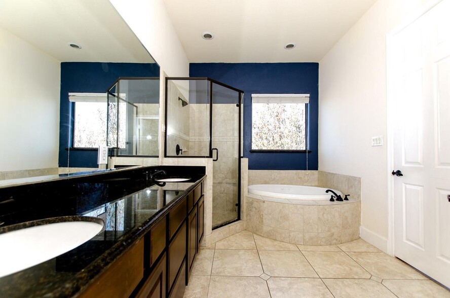 Building Photo - 308 Grove St