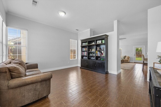Building Photo - 10303 Roehampton Ave