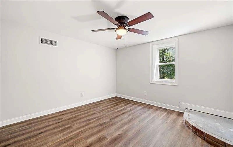 Building Photo - 208 Highland Ave