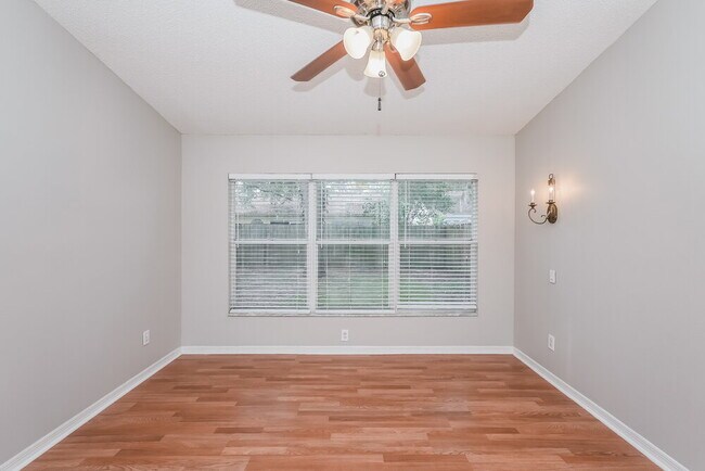 Building Photo - 1127 Hardwood Dr