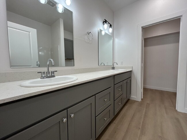 Building Photo - 5703 Kemper St