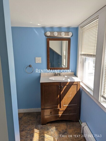 Building Photo - 40 Gilman Falls Ave