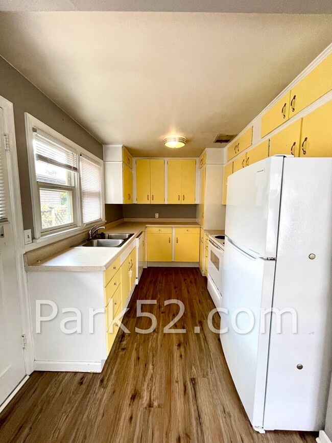 Building Photo - 3 Bedroom Rambler in North Tacoma With A/C!