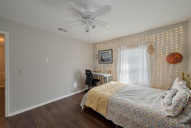 Building Photo - 3426 Hidden Creek Dr