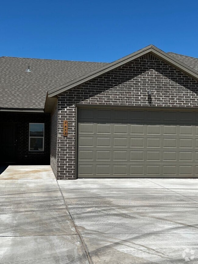 Building Photo - Beautiful 2bedroom New Construction Duplex