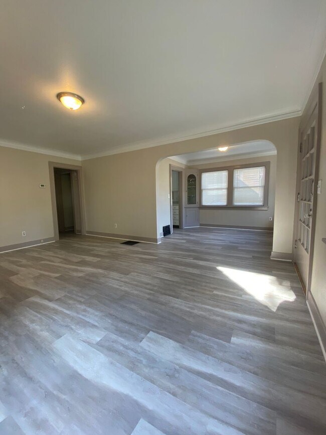 Building Photo - Charming Mt. Tabor Home with Loft & Baseme...