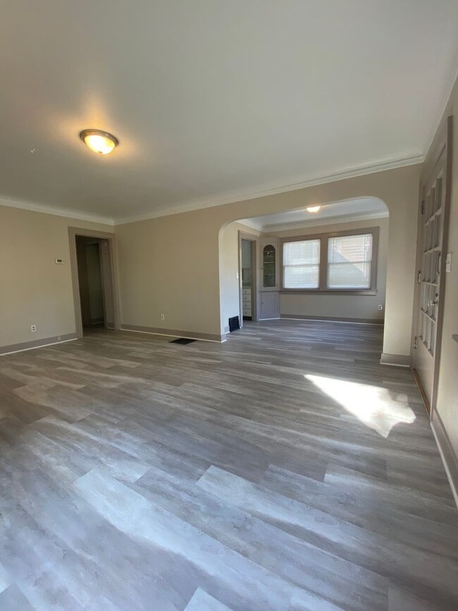 Building Photo - Charming Mt. Tabor Home with Loft & Basement Bonus Space!