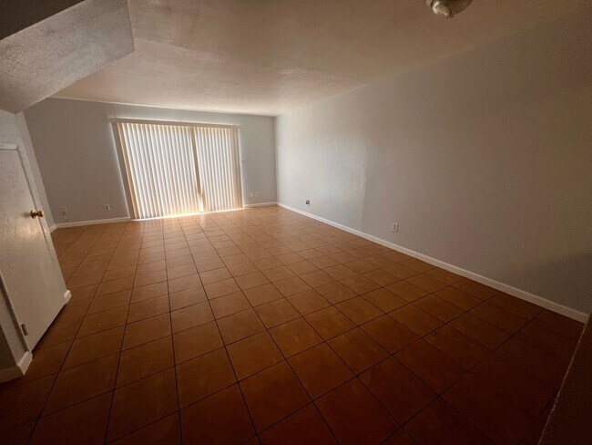Building Photo - 1224 Dana Dr