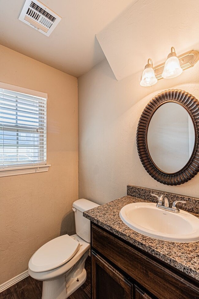 Building Photo - Buena Vida awaits for you!