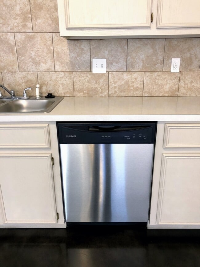 Building Photo - 128 E Ball Rd