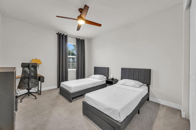 Building Photo - 1080 Community Dr