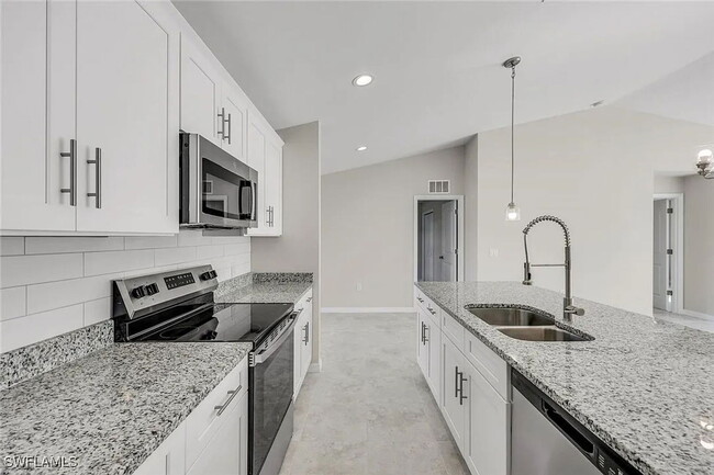 Building Photo - 1024 NW 12th Ave