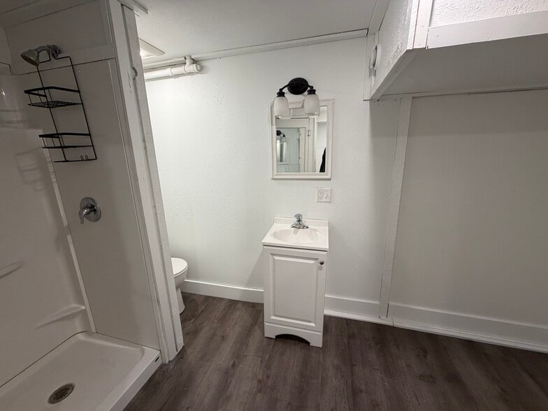 Building Photo - 533 S Dakota St