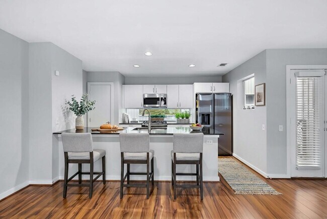 Building Photo - 2605 Calumet St