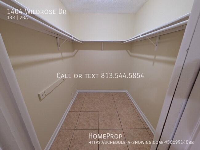 Building Photo - 1404 Wildrose Dr