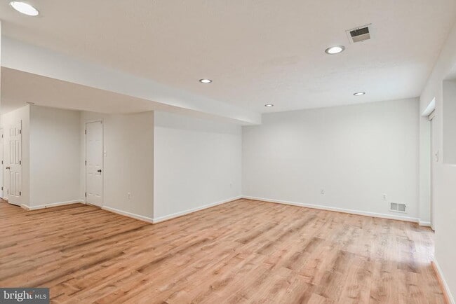 Building Photo - 8373 Millwood Dr