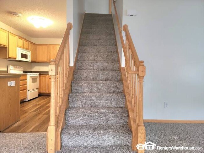 Building Photo - Available now! A gorgeous 2 bedroom, 1 1/2 bath end unit townhome in Farmington!