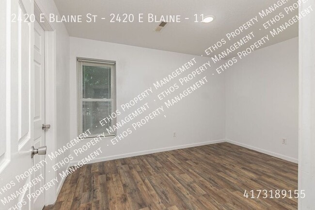 Building Photo - 2420 E Blaine St