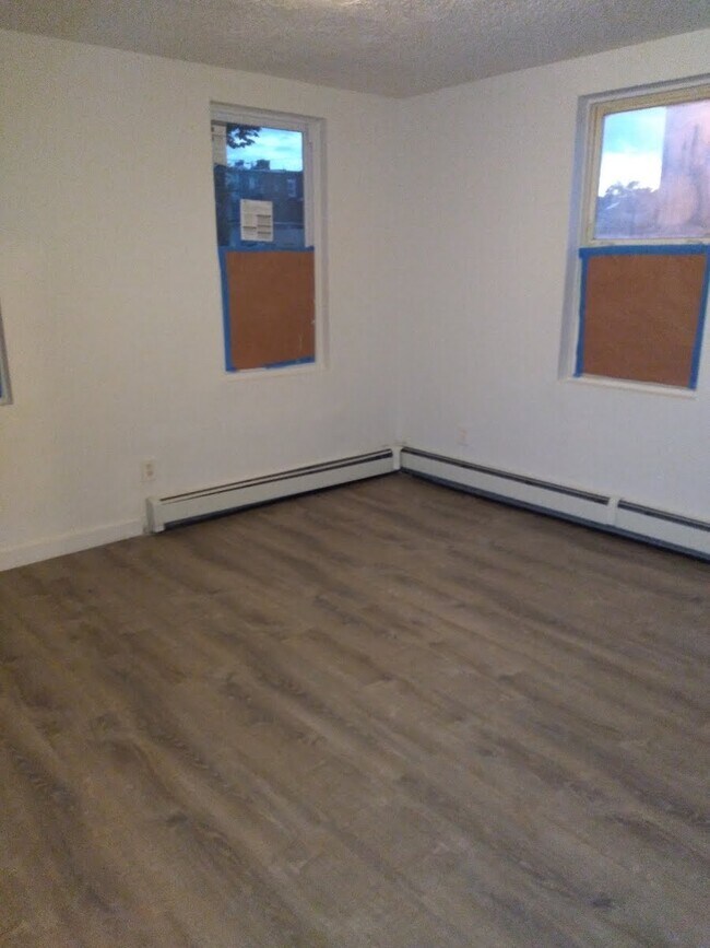 Building Photo - 211 W Hanover St